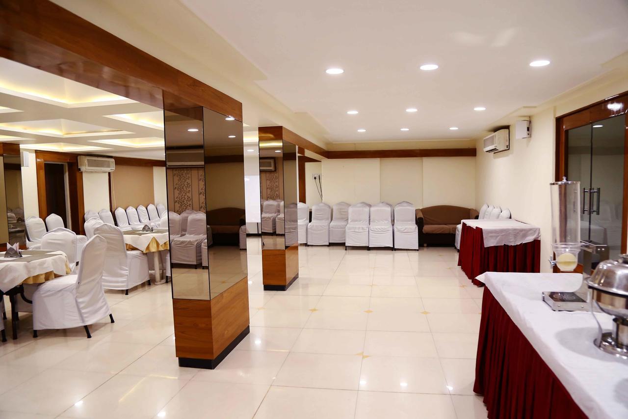 Hotel Regency Jāmnagar Εξωτερικό φωτογραφία