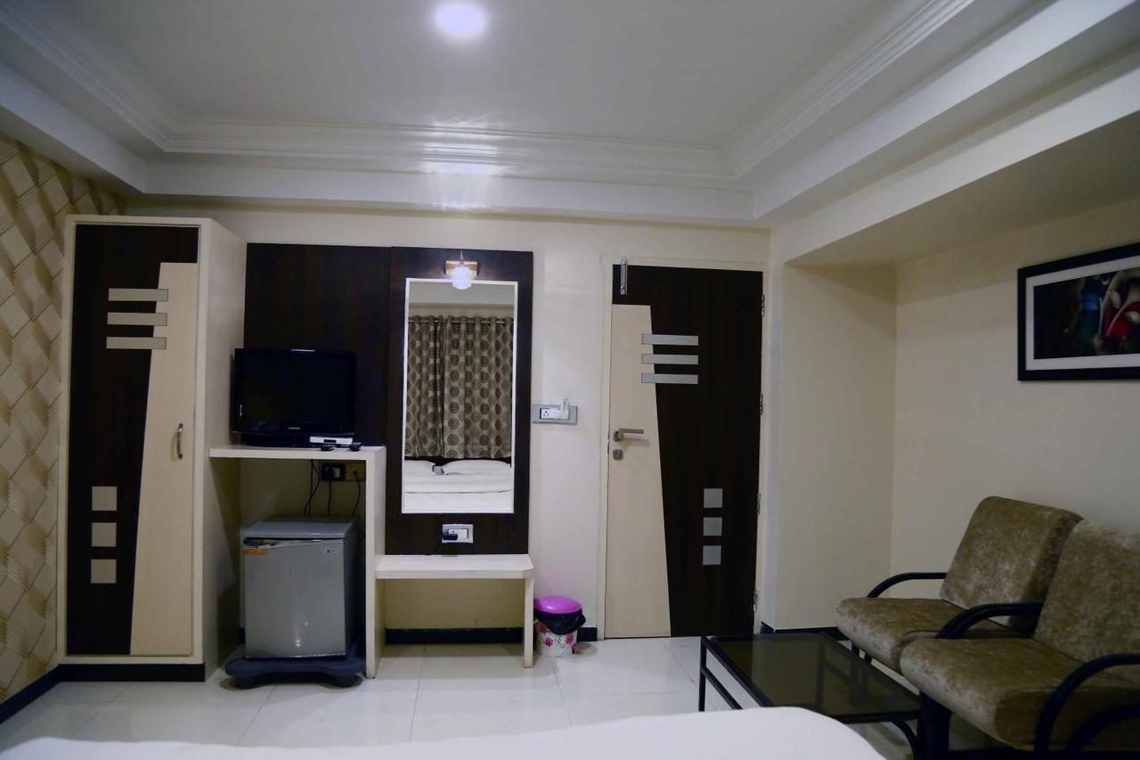 Hotel Regency Jāmnagar Εξωτερικό φωτογραφία