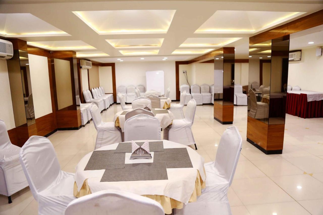 Hotel Regency Jāmnagar Εξωτερικό φωτογραφία