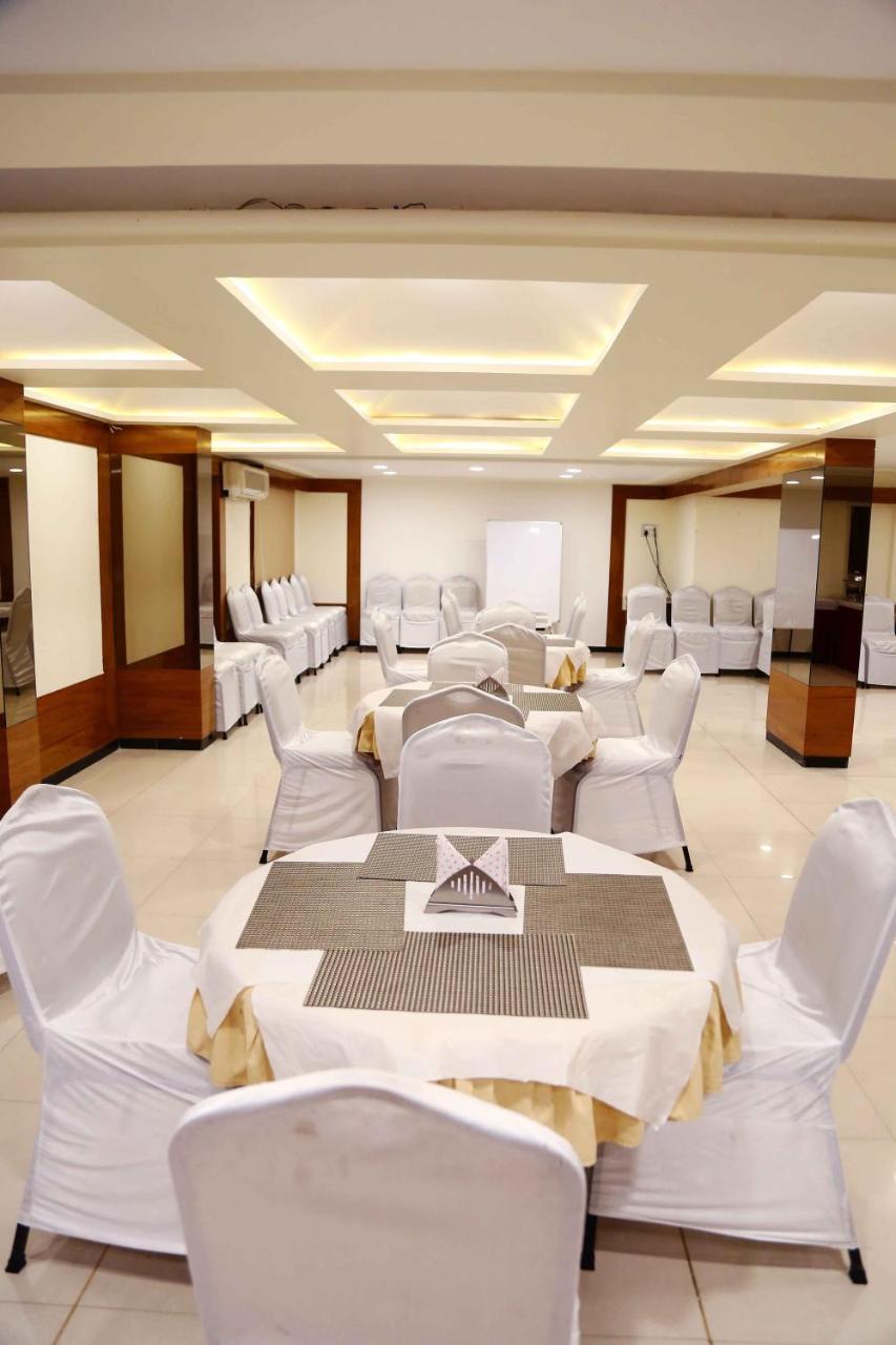 Hotel Regency Jāmnagar Εξωτερικό φωτογραφία