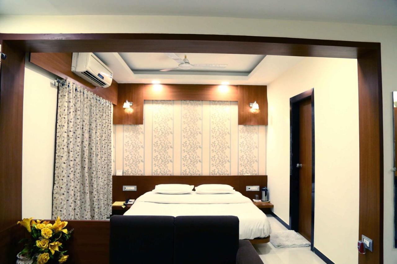 Hotel Regency Jāmnagar Εξωτερικό φωτογραφία
