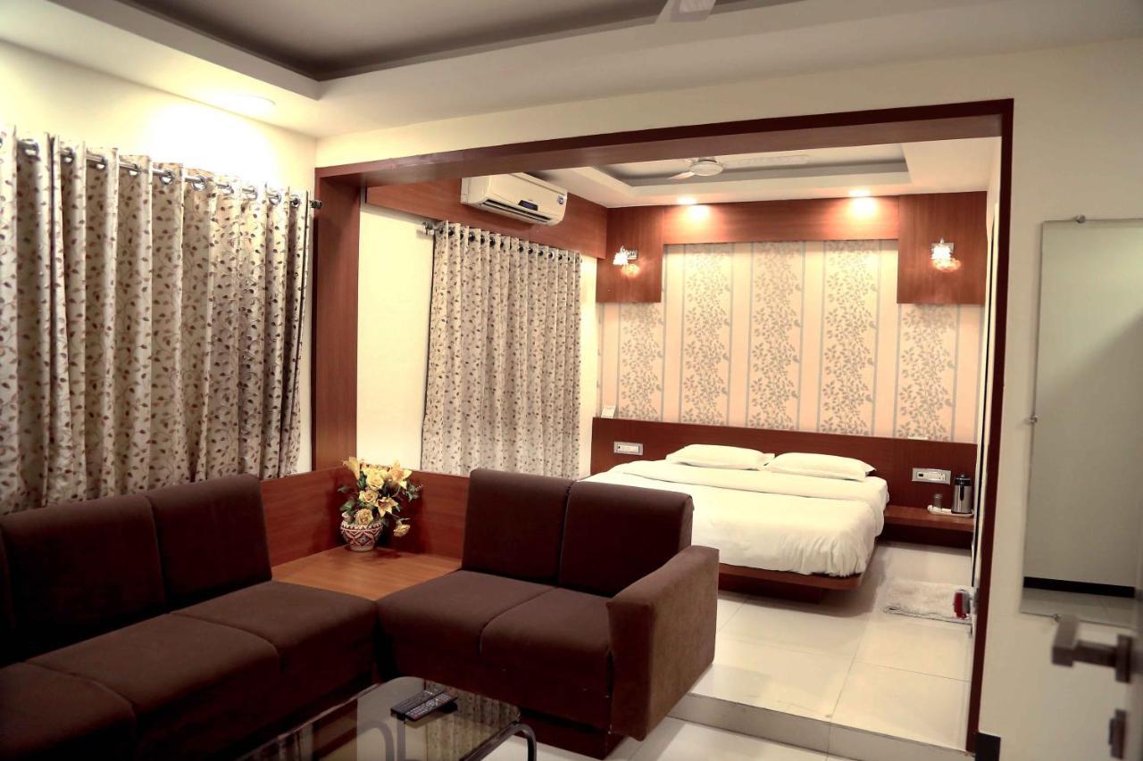 Hotel Regency Jāmnagar Εξωτερικό φωτογραφία